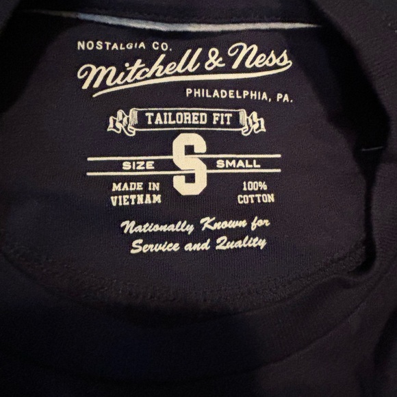 Vancouver Canucks Mitchell and Ness T - Picture 2 of 4